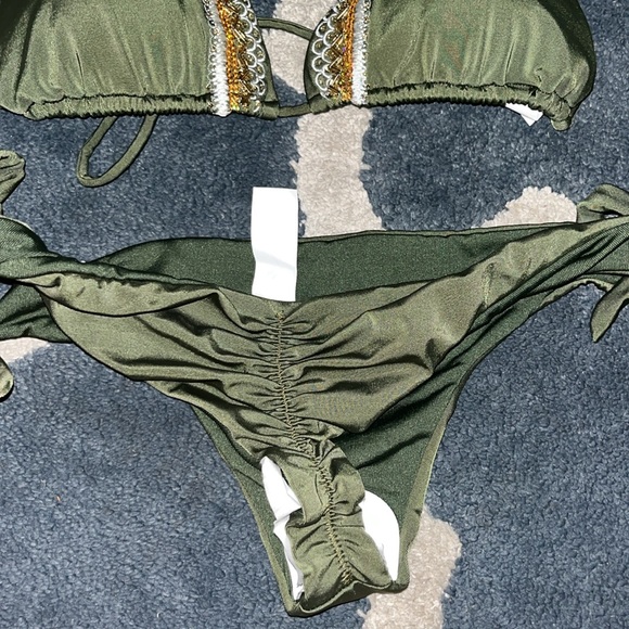 Bikini Set - Picture 3 of 4